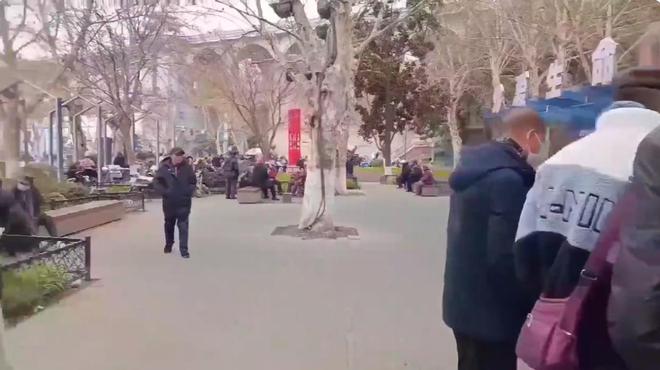 模不大景观独特为何中老年男人喜欢j9国际武汉闹热的滨江小公园规(图4)