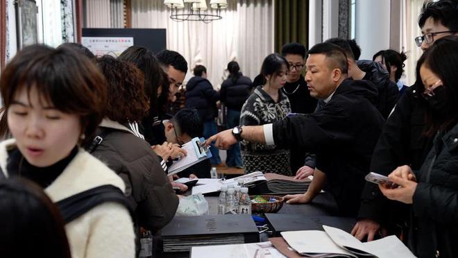 光不透人的窗帘……海宁家博会看点多多九游会j9登录不会被火点燃的面料、透(图5)
