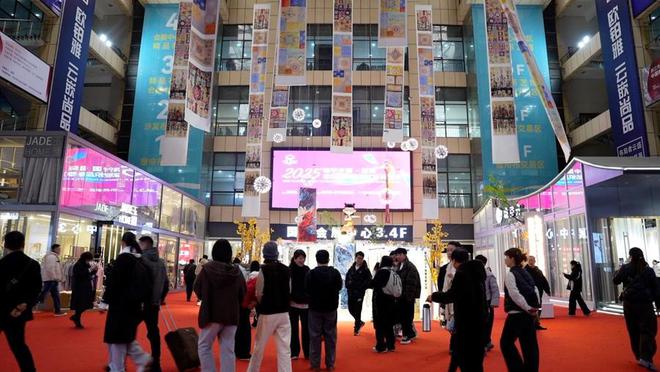 光不透人的窗帘……海宁家博会看点多多九游会j9登录不会被火点燃的面料、透(图4)